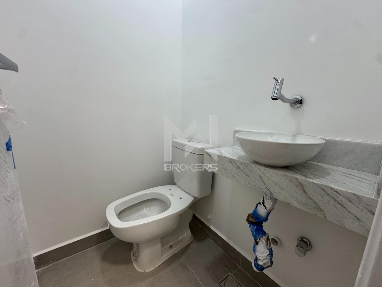 Casa em Condomínio para aluguel no Vila Omizollo: Lavabo