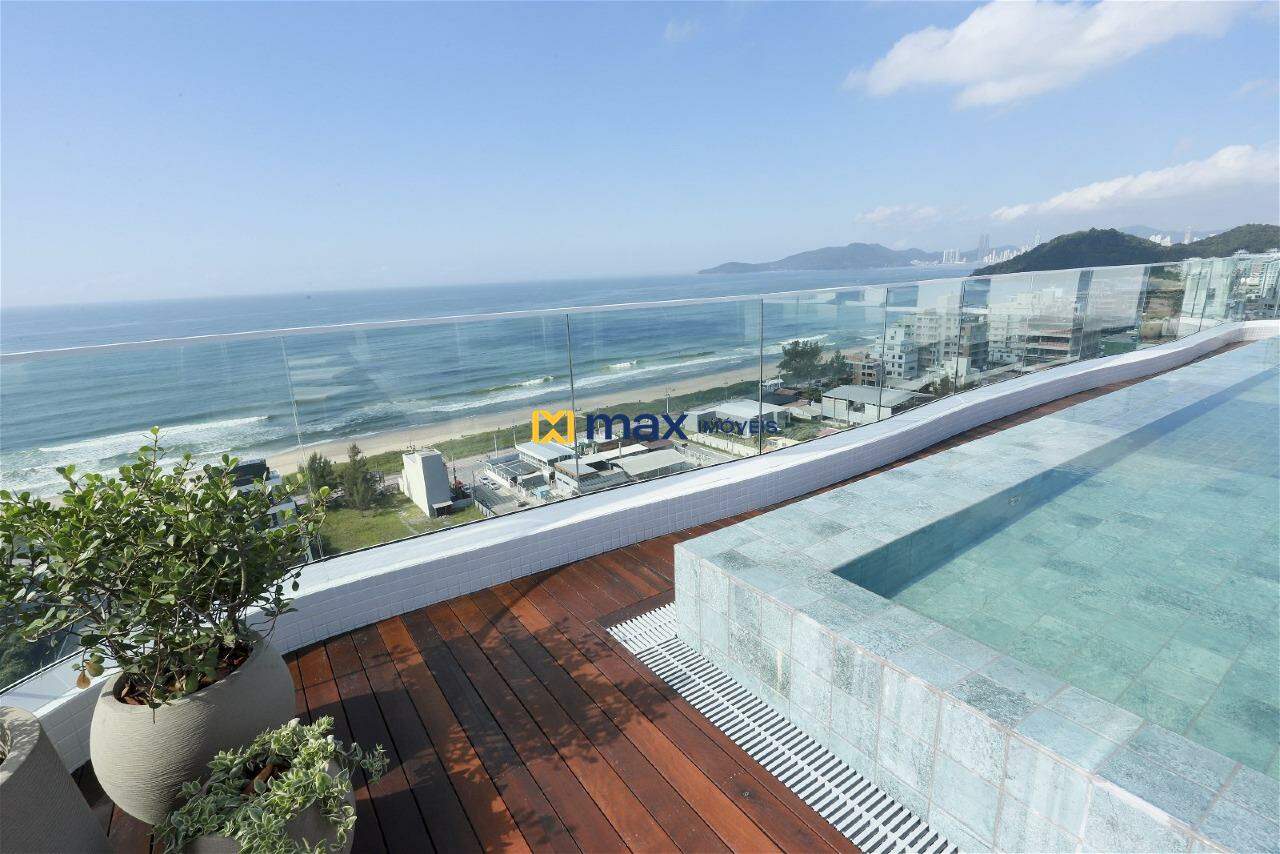 Piscina adulta com borda infinita