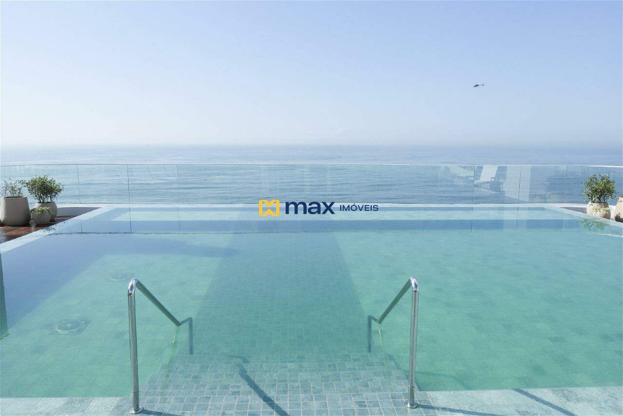 Piscina adulta com borda infinita