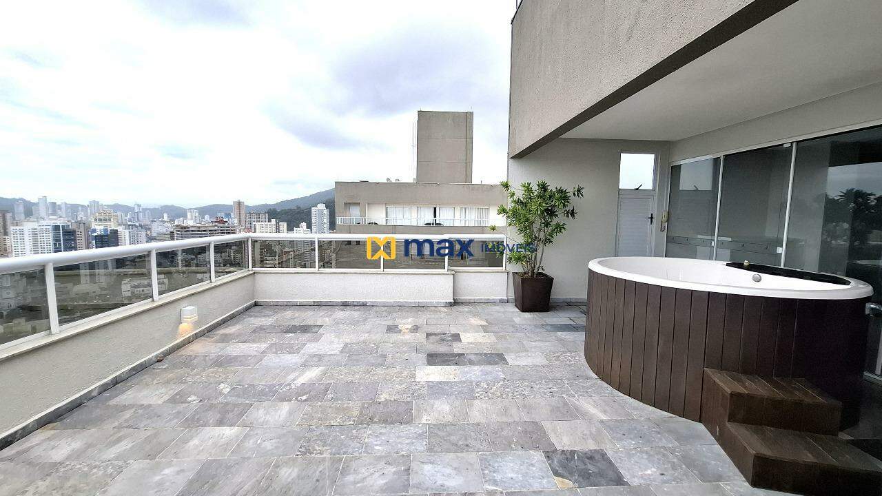Terraço com ofurô