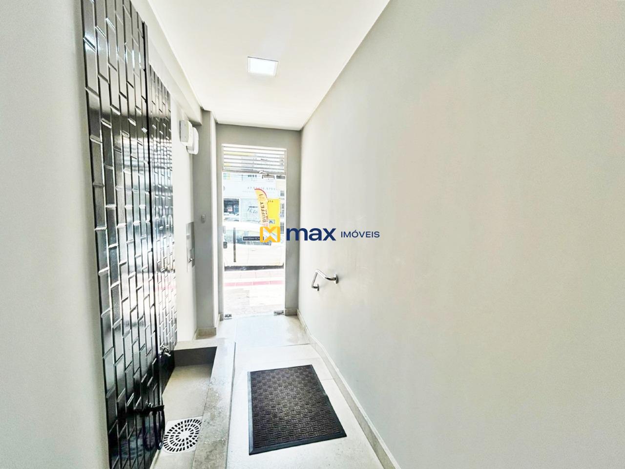 Entrada de serviço com lava-pés 