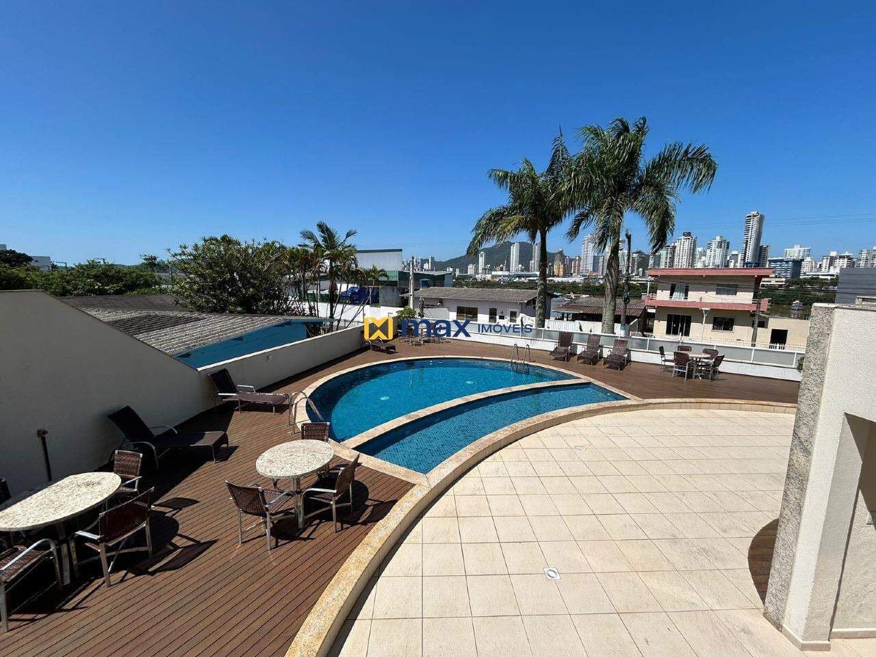 Piscina Adulto e Infantil