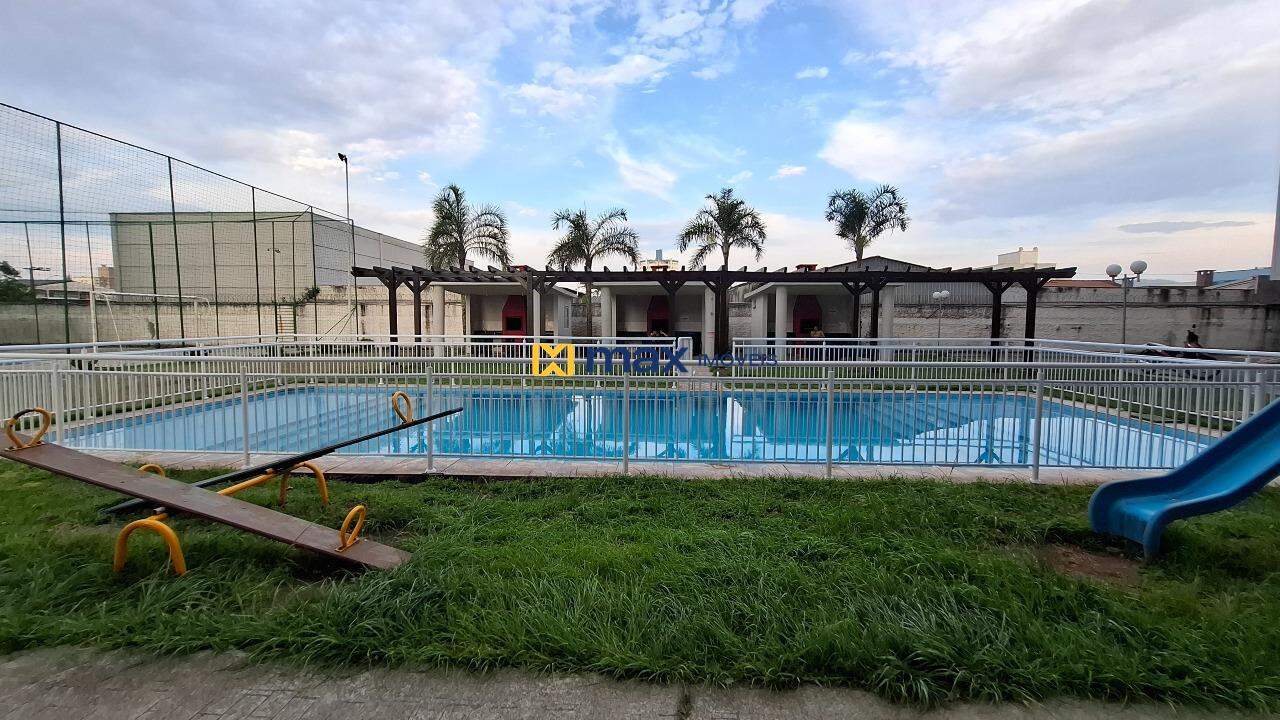 Playground/Piscina