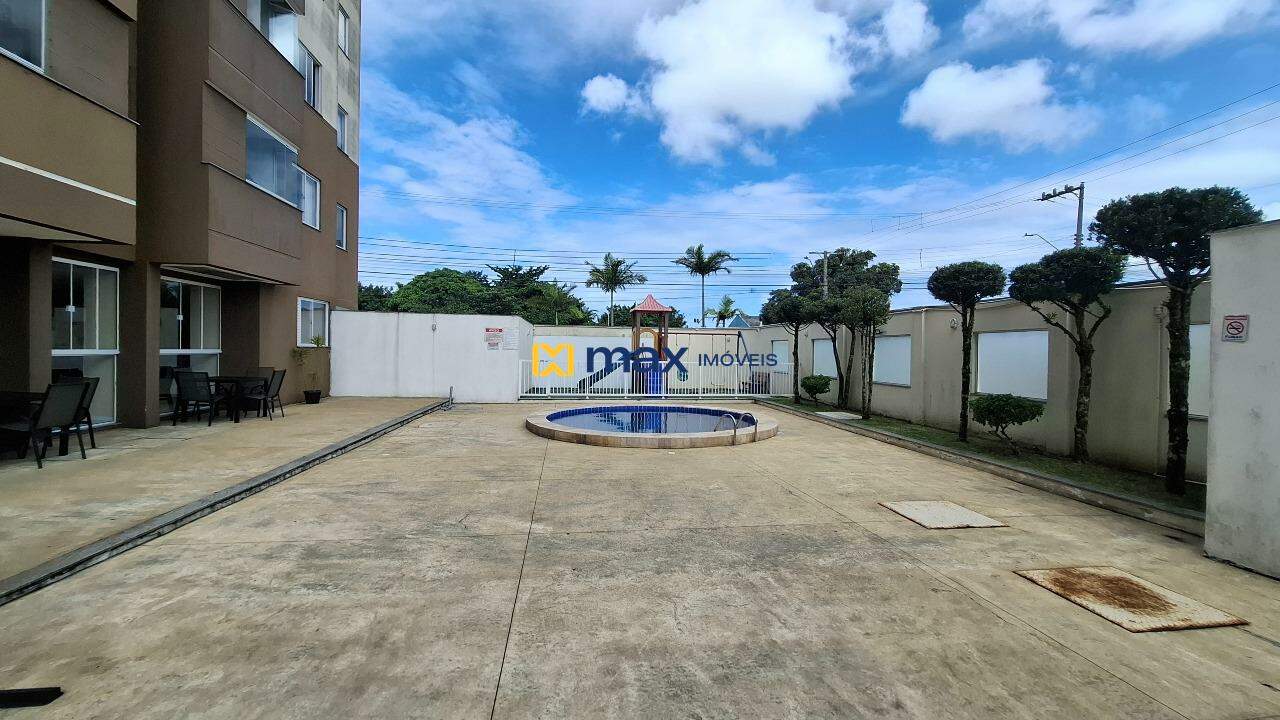 Piscina e Playground