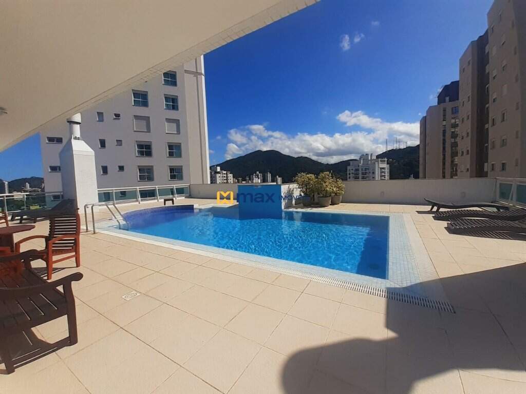 Piscina aquecida 24h por dia