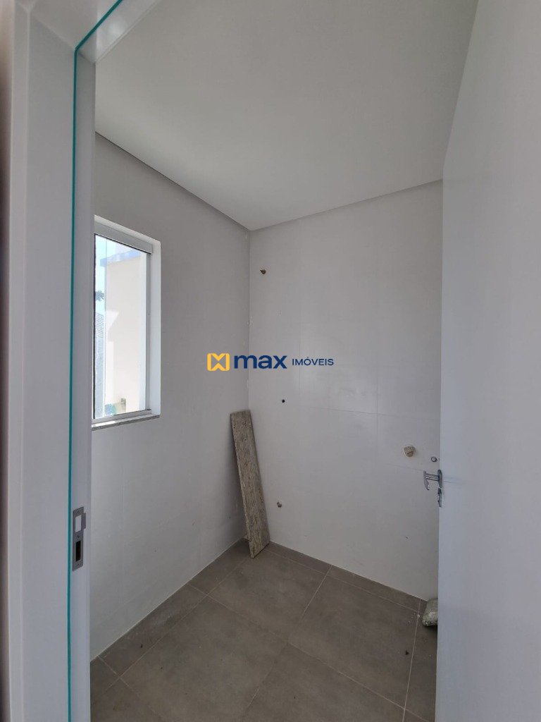 Casa à venda no Meia Praia: Lavanderia