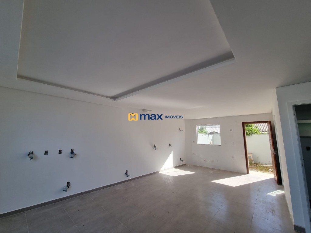 Casa à venda no Meia Praia: Living