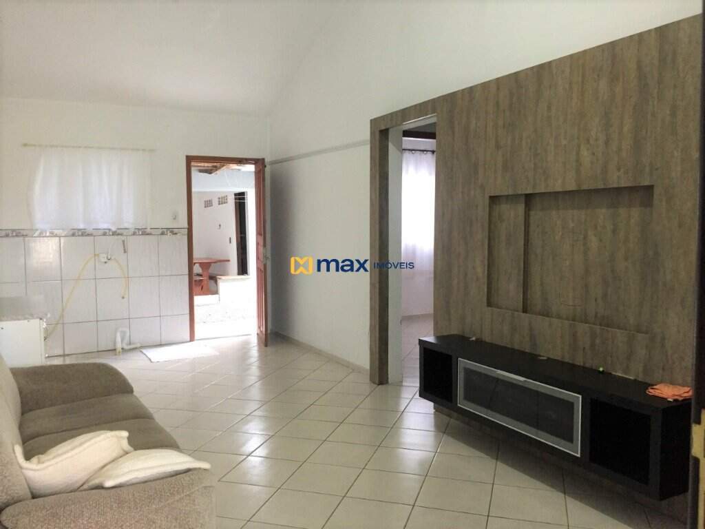 Casa à venda no Itaipava: Sala de estar e cozinha