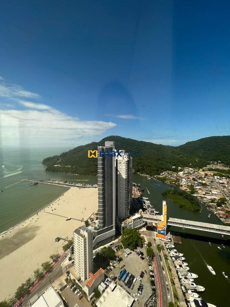 Apartamento à venda no Centro: VISTA DO BANHEIRO DA SUÍTE MASTER