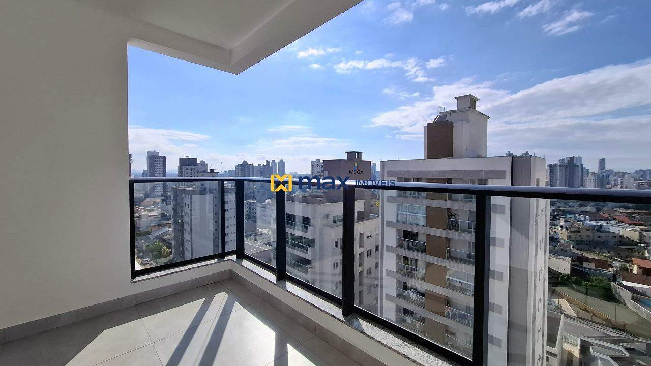 Apartamento à venda no Vila Operária: Sacada com churrasqueira