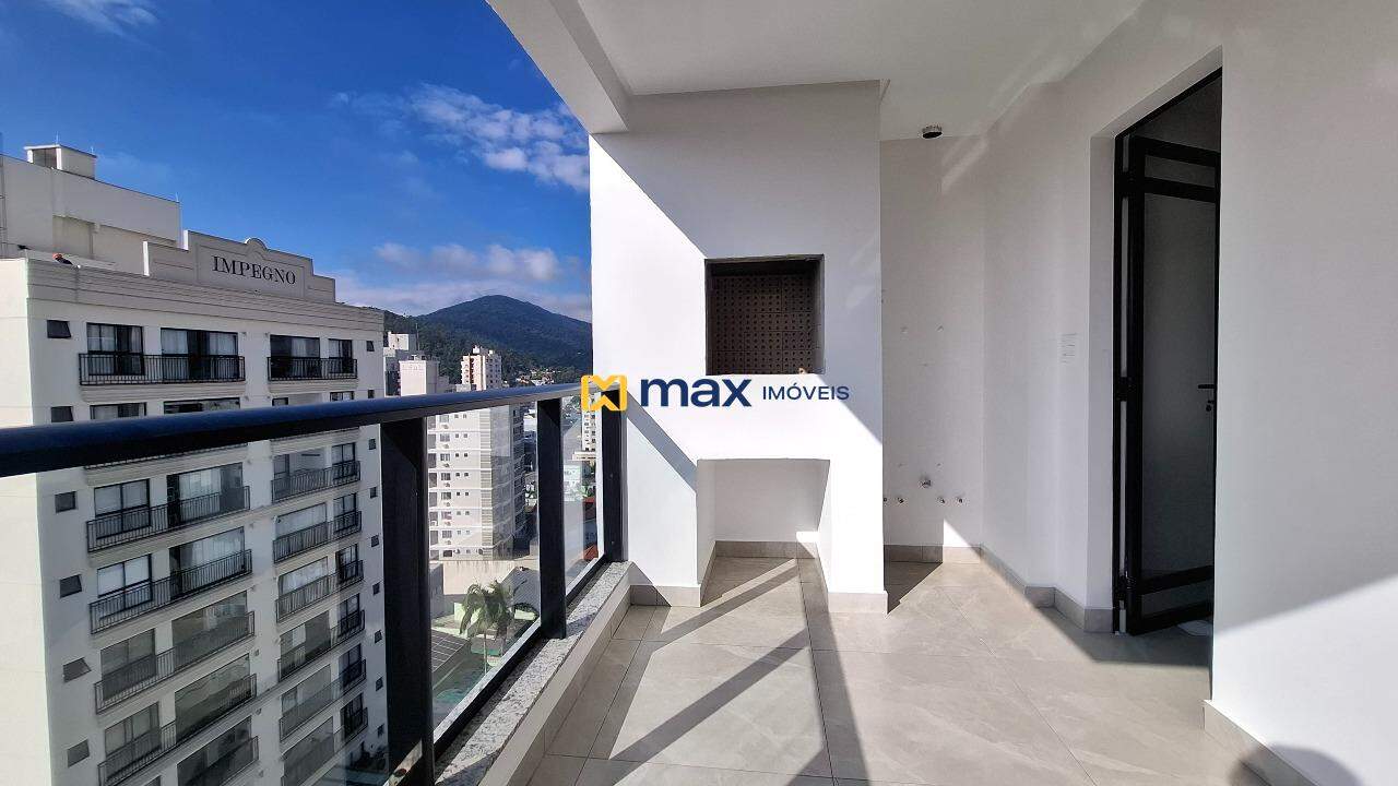 Apartamento à venda no Vila Operária: Sacada com churrasqueira