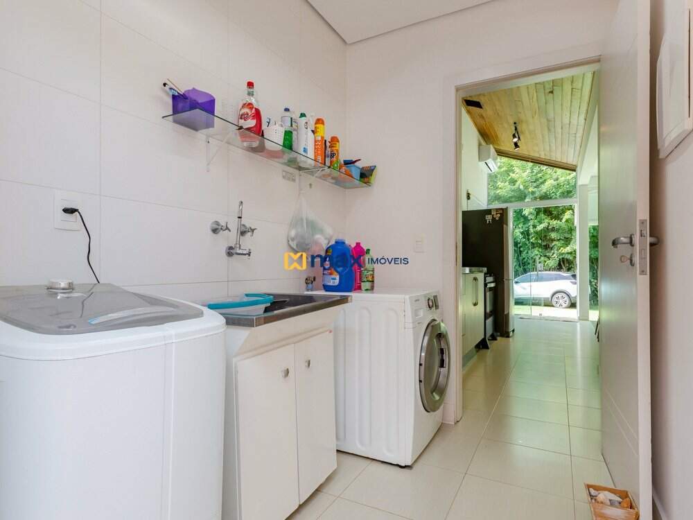 Casa à venda no Praia dos Amores: Área de serviço
