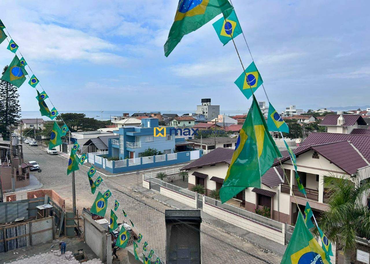 Apartamento à venda no Meia Praia: