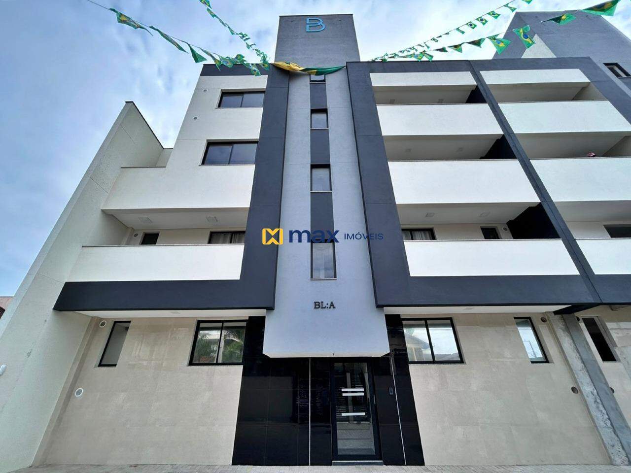 Apartamento à venda no Meia Praia: 