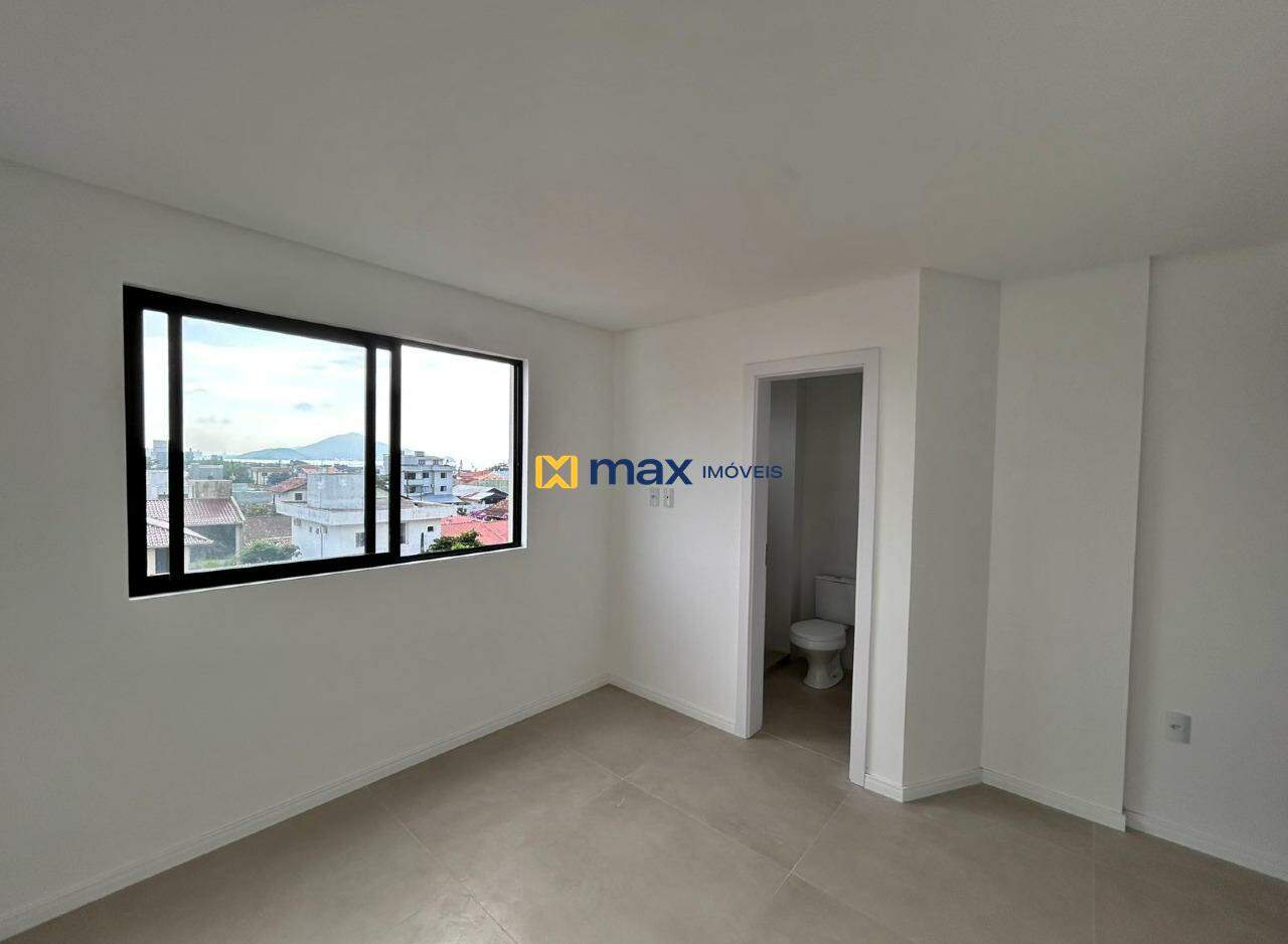 Apartamento à venda no Meia Praia:
