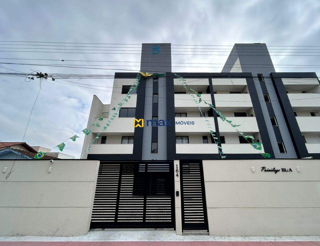 Apartamento à venda no Meia Praia: 