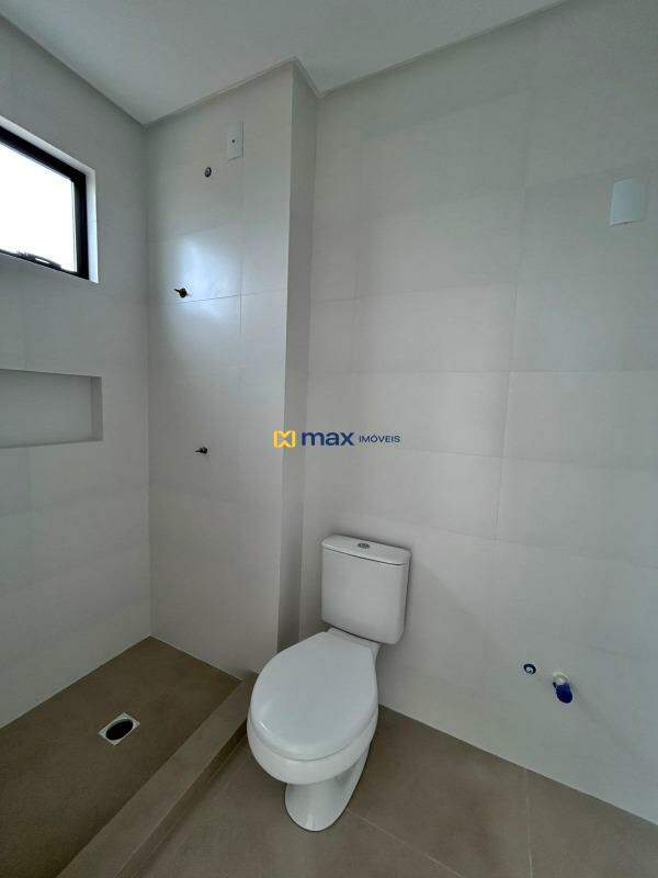 Apartamento à venda no Meia Praia: