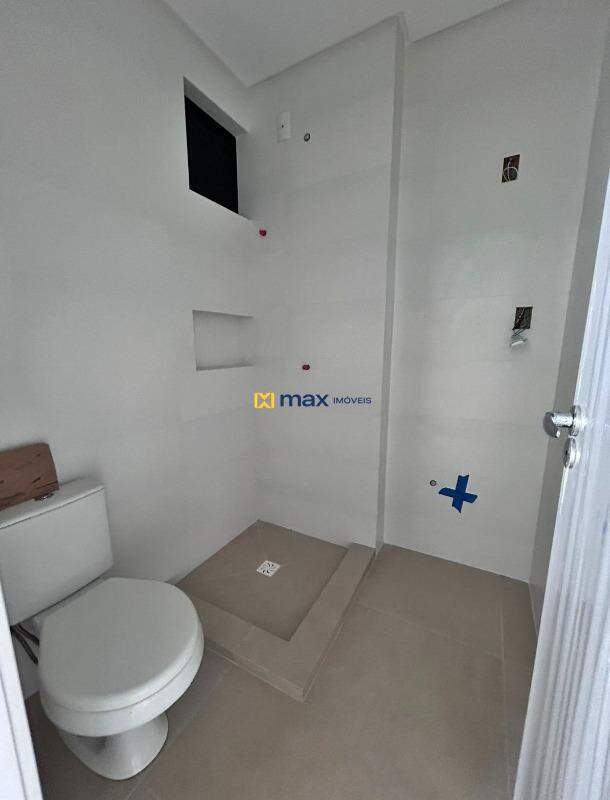 Apartamento à venda no Meia Praia: