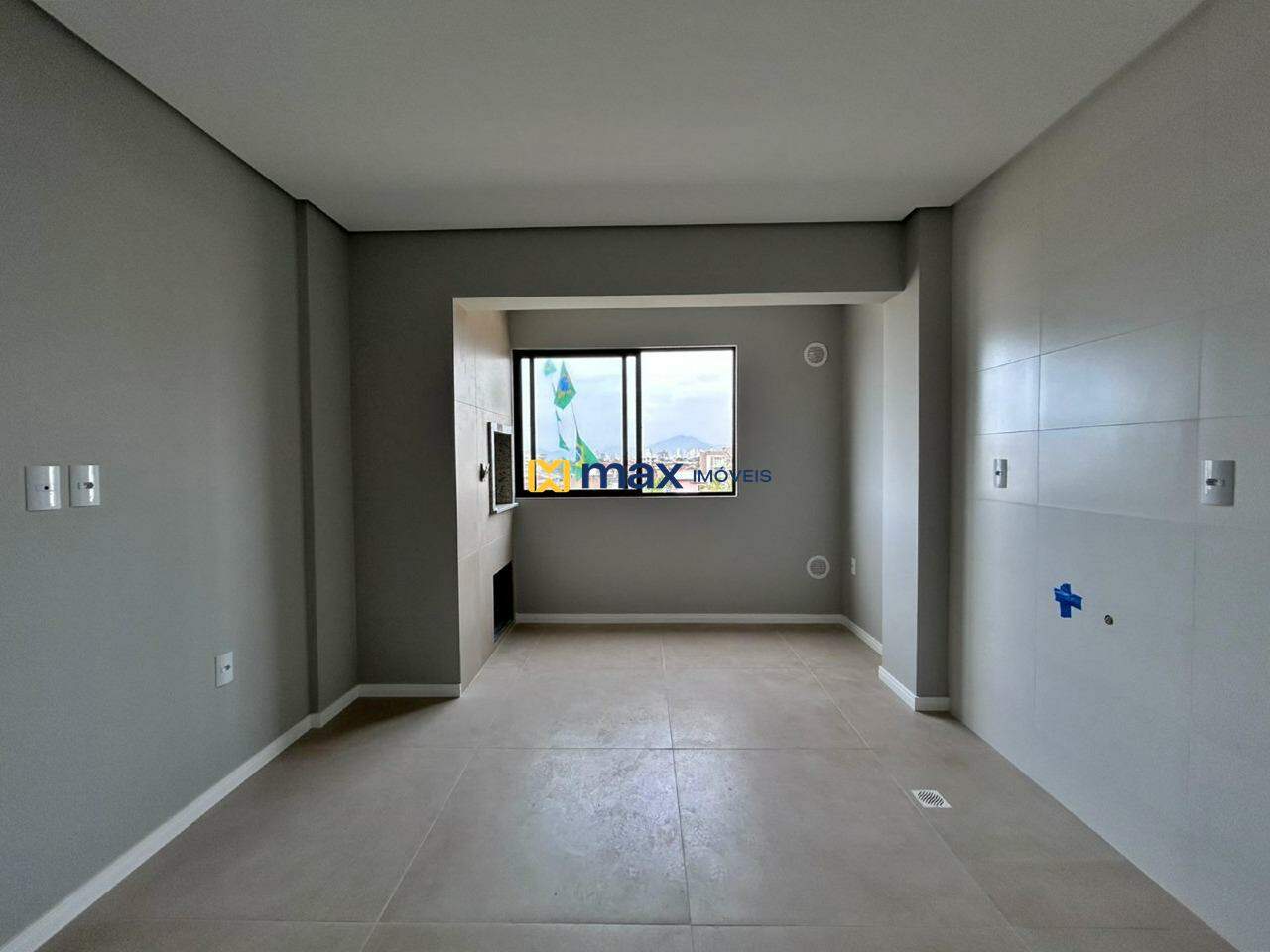 Apartamento à venda no Meia Praia: