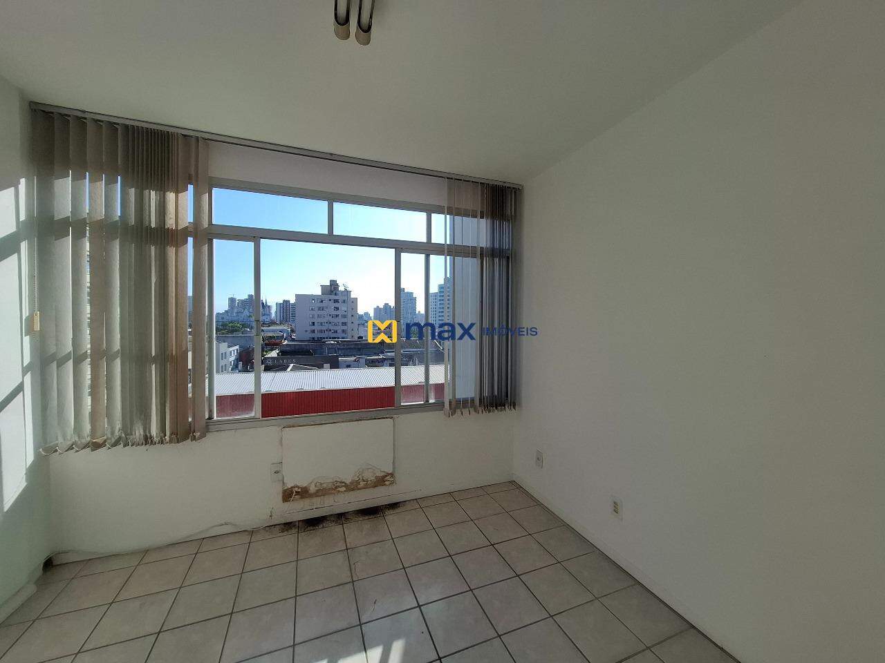 Sala à venda no Centro: Sala