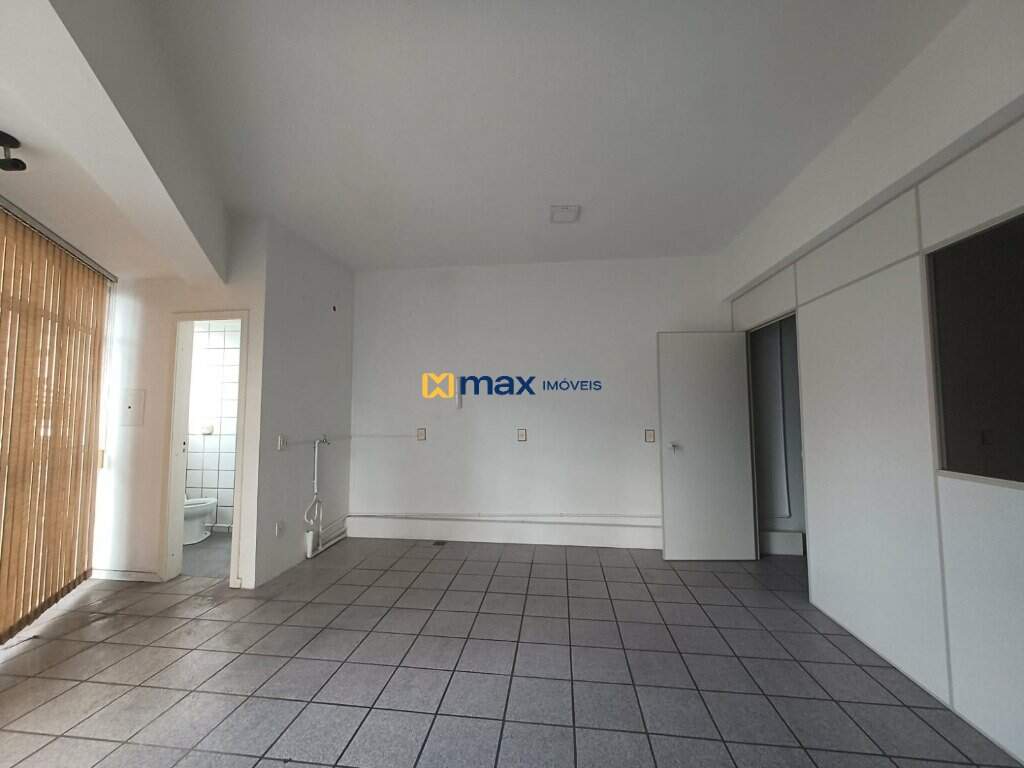 Sala à venda no Centro: 
