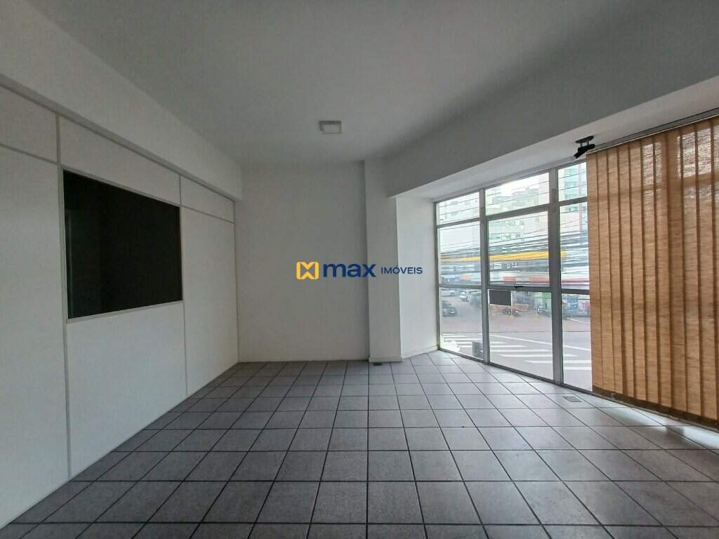 Sala à venda no Centro: 