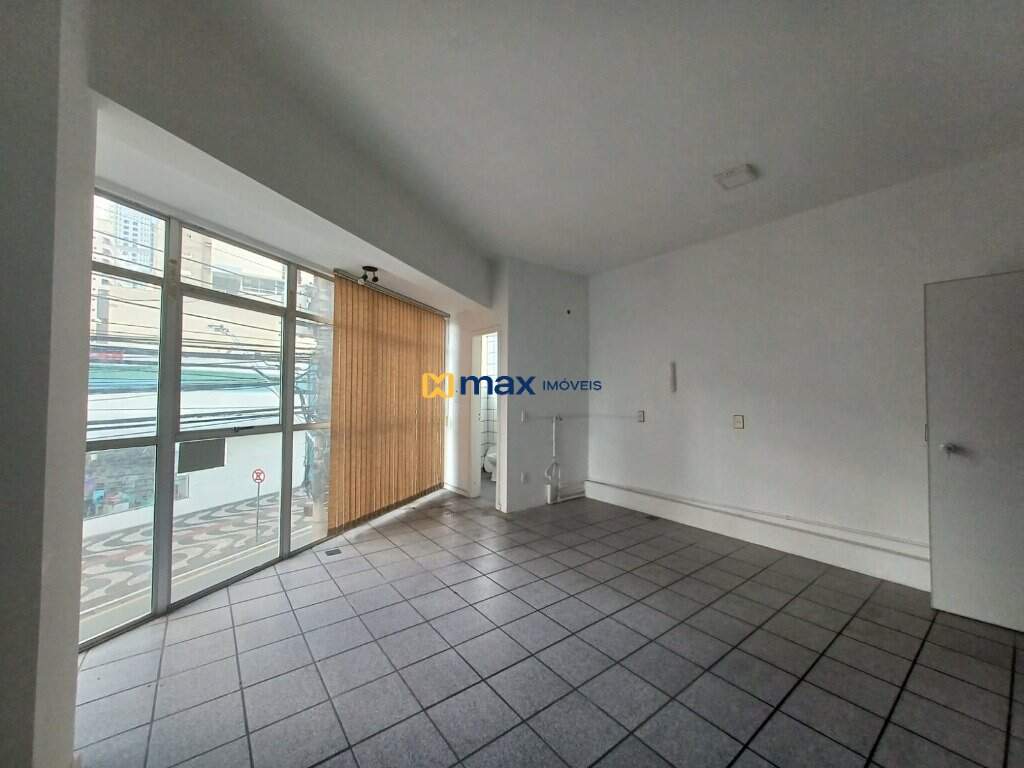 Sala à venda no Centro: 