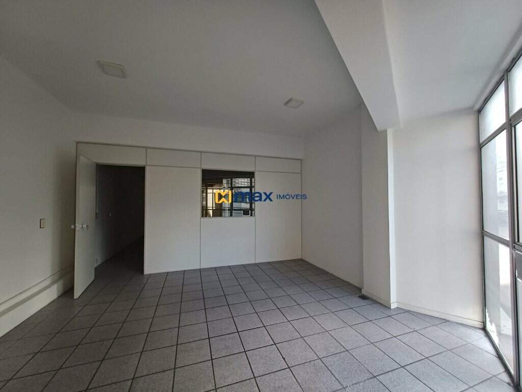 Sala à venda no Centro: 