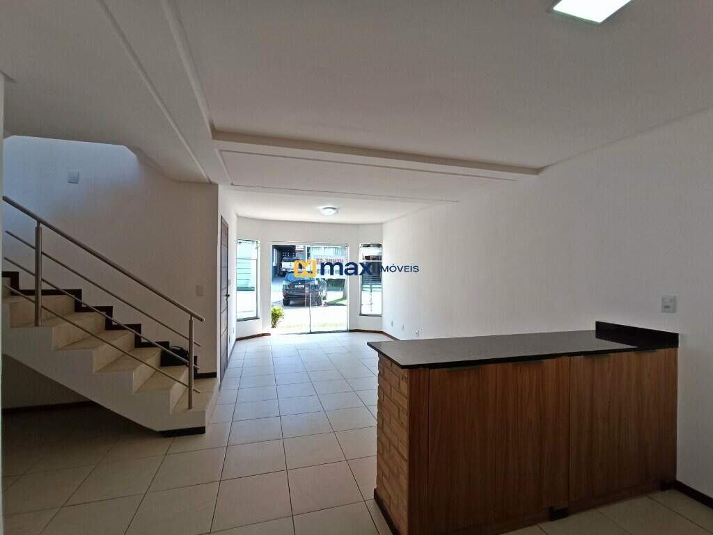 Casa à venda no Várzea do Ranchinho: sala de estar e jantar