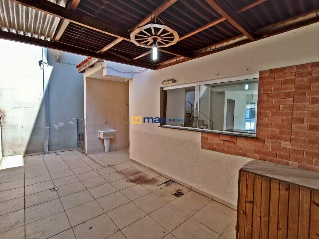 Casa à venda no Várzea do Ranchinho: Área de serviço e quintal fundos