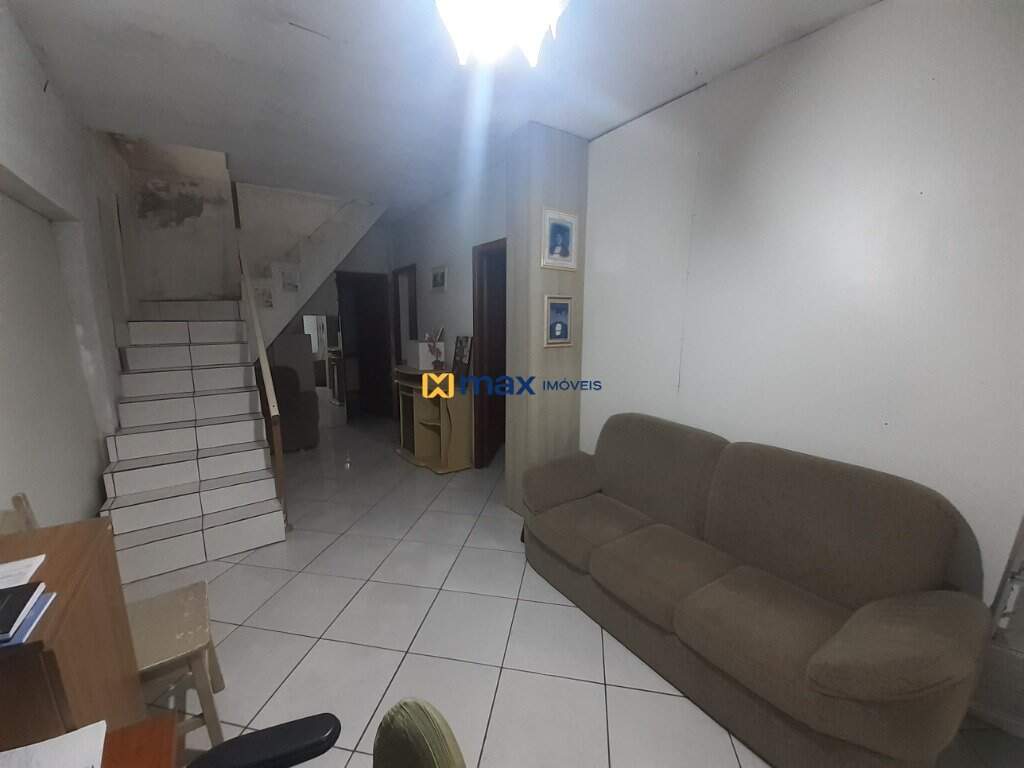 Casa à venda no São João: Sala/Oficina
