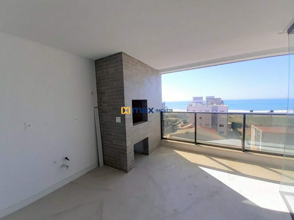 Apartamento à venda no Praia Brava: Sacada com Churrasqueira
