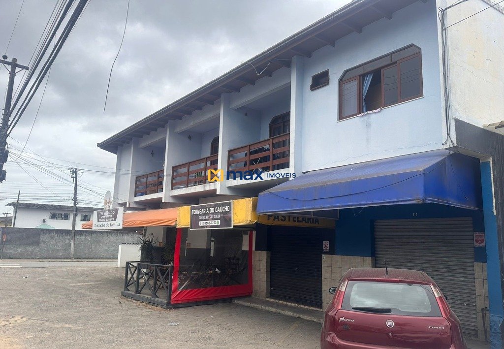 Casa Comercial à venda no Cordeiros: Fachada