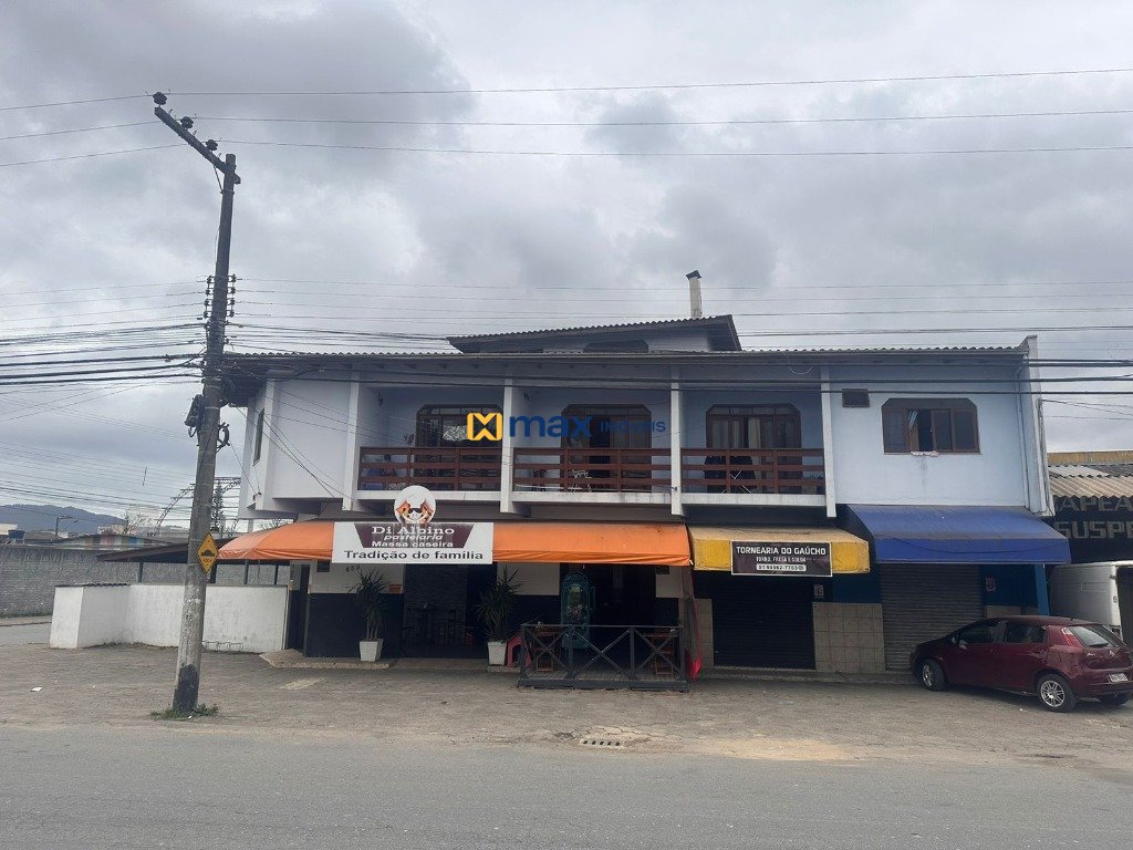 Casa Comercial à venda no Cordeiros: Fachada
