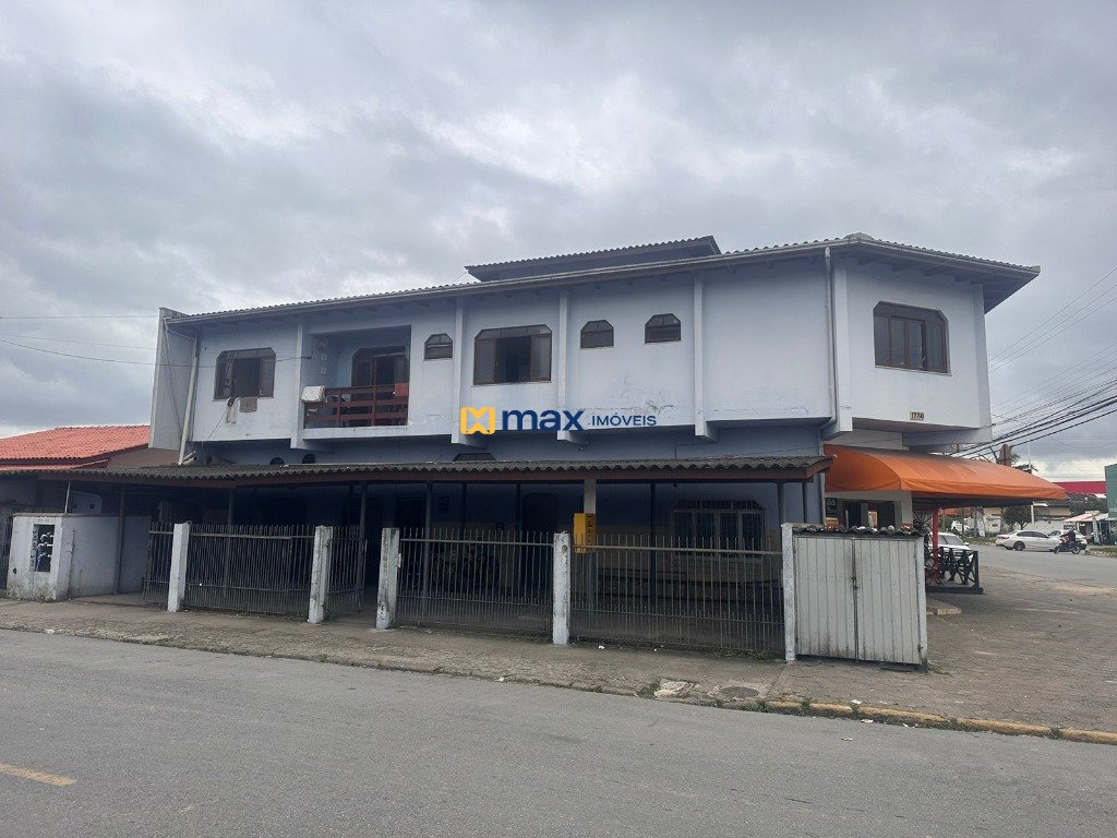 Casa Comercial à venda no Cordeiros: Fachada