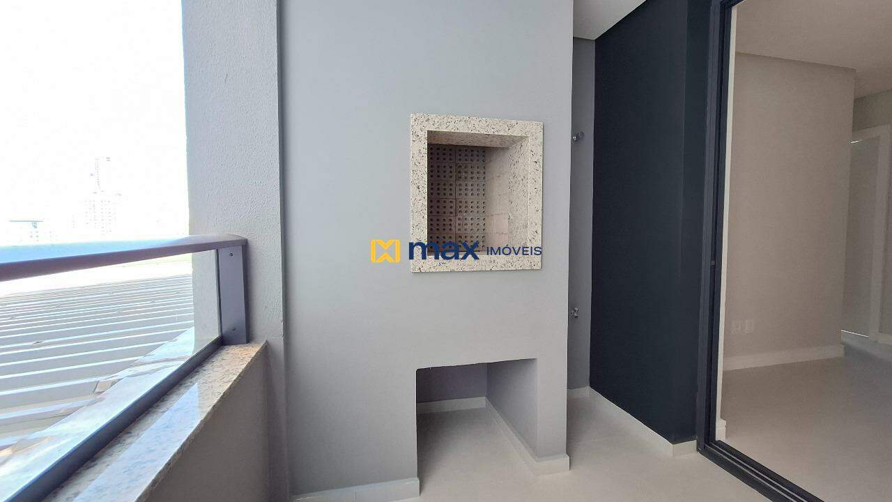Apartamento à venda no Centro: Sacada com churrasqueira
