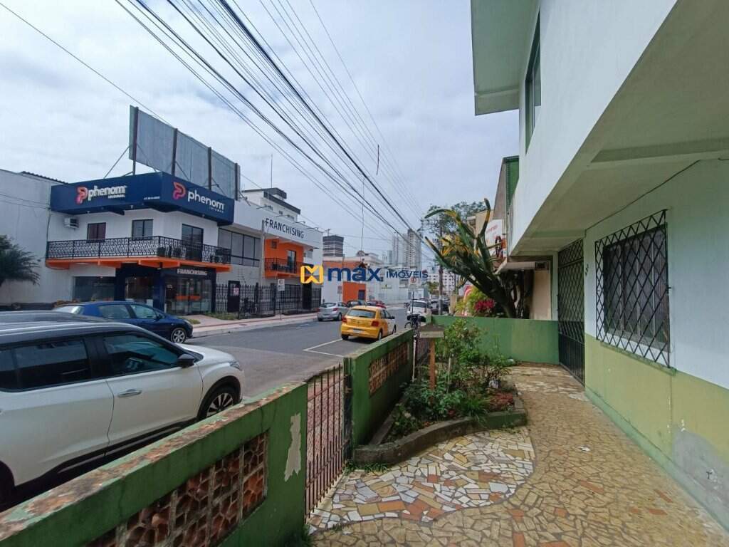 Casa à venda no Centro: