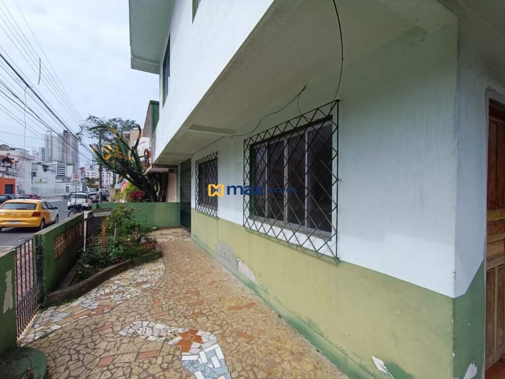 Casa à venda no Centro: