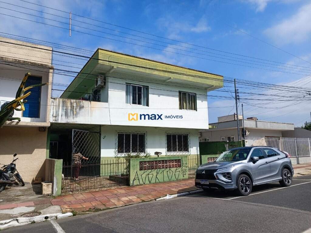 Casa à venda no Centro: