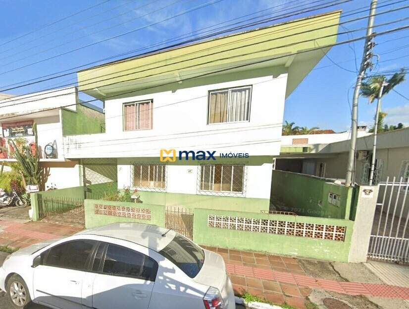 Casa à venda no Centro: