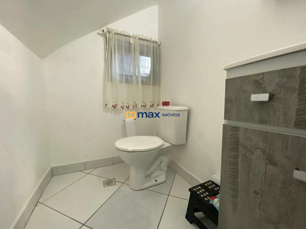 Casa à venda no Centro: lavabo terreo