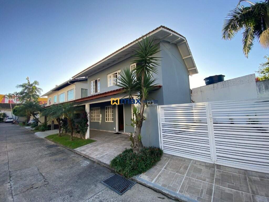Casa à venda no Centro: 