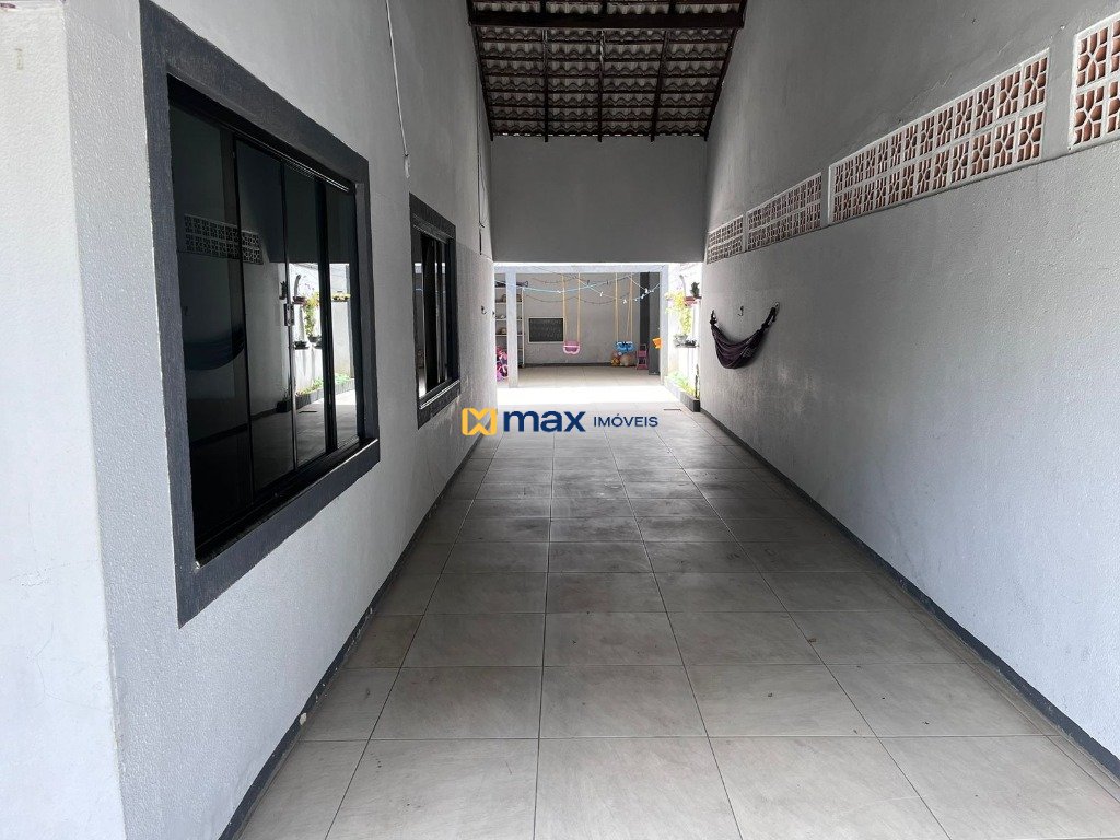 Casa à venda no Centro: Garagem coberta