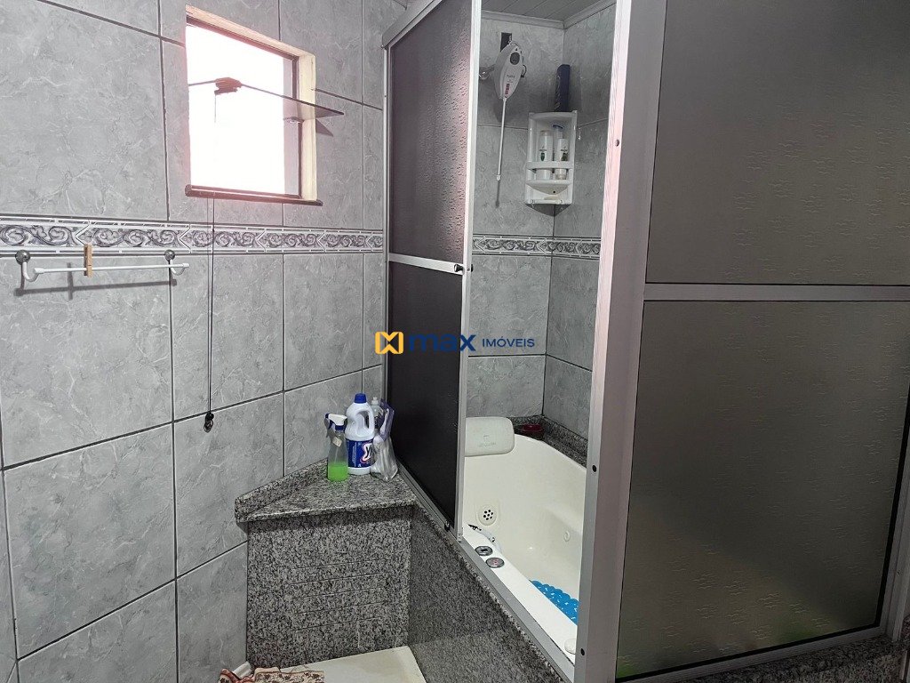 Casa à venda no Centro: Banheira