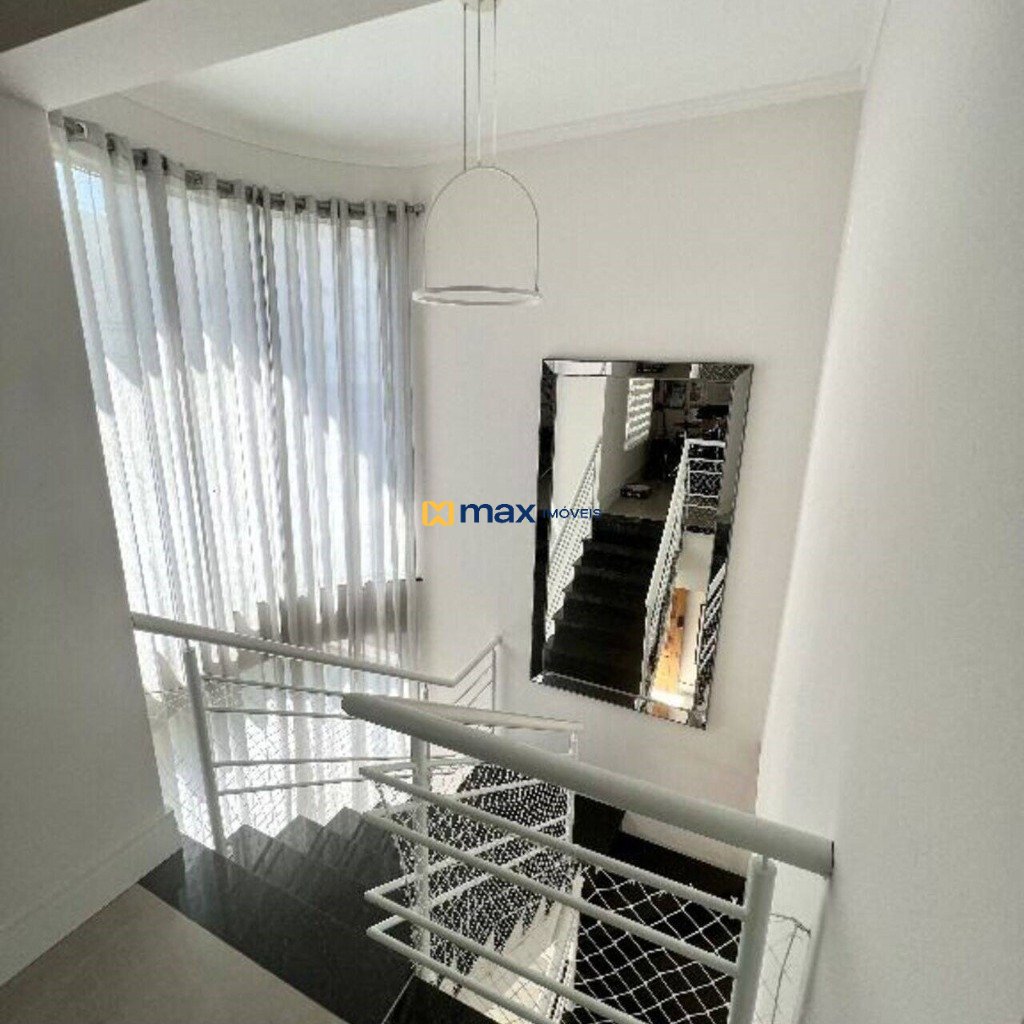 Casa à venda no São Judas: Acesso pavimento superior