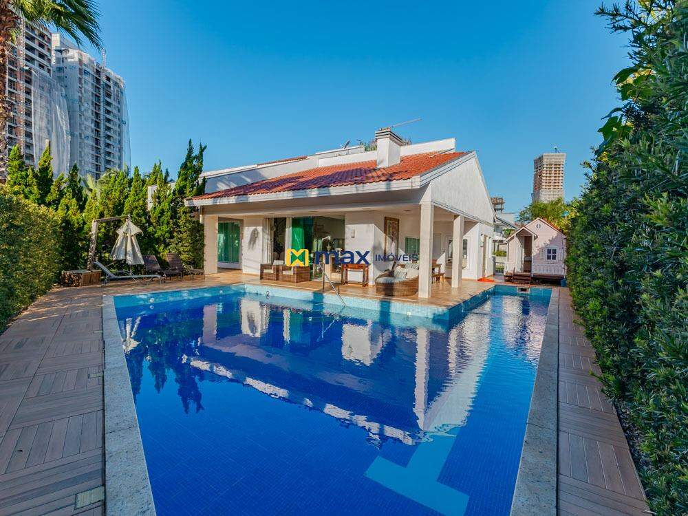 Casa à venda no Praia Brava: Área externa