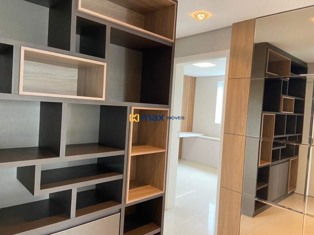 Apartamento à venda no Pioneiros: 