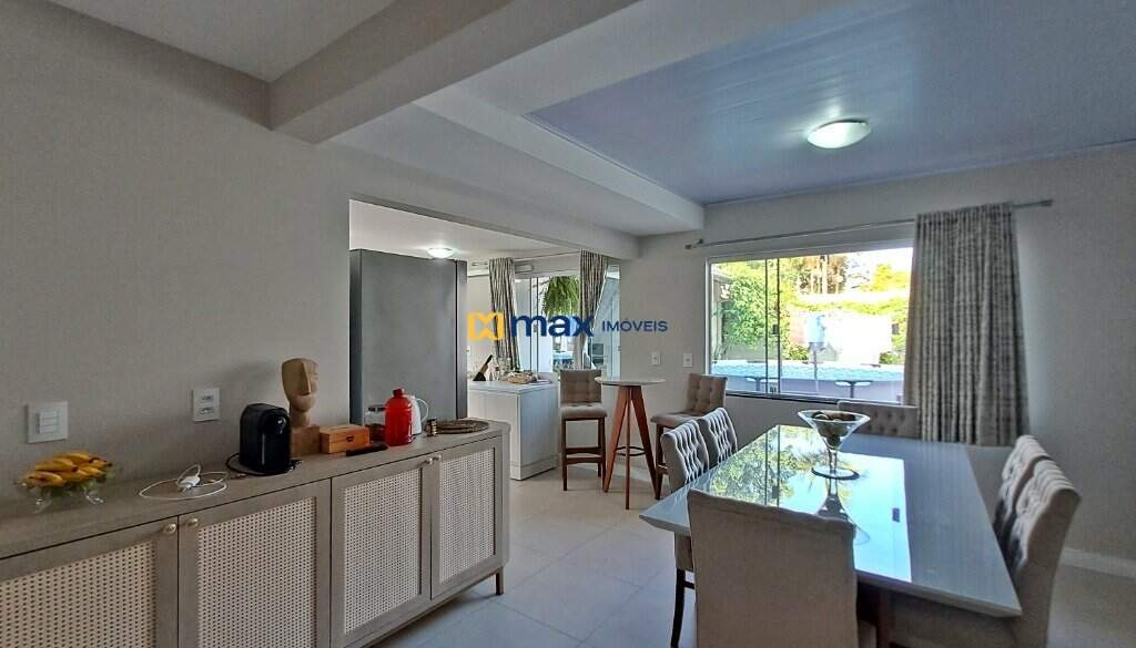 Casa Comercial à venda no Centro: (parte residencial fundos) sala de jantar