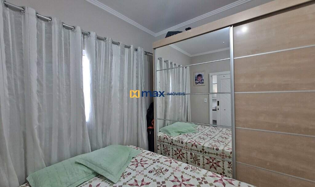 Casa Comercial à venda no Centro: (parte residencial fundos) Dormitório Suíte