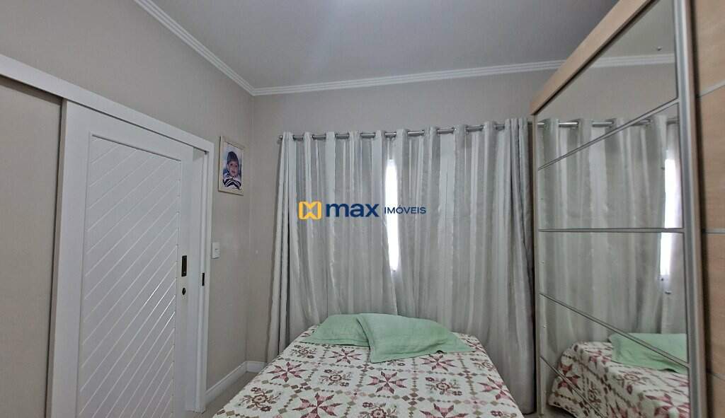 Casa Comercial à venda no Centro: (parte residencial fundos) Dormitório Suíte